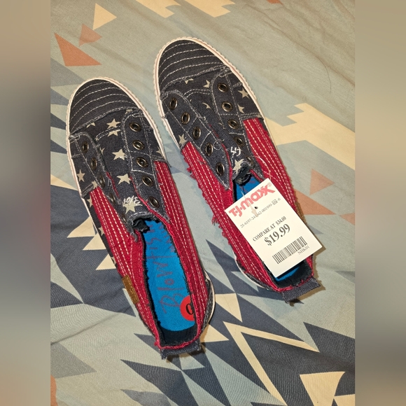 Blowfish Red and Blue Starry Slip-On Sneakers Women's Size 10 - Picture 2 of 5